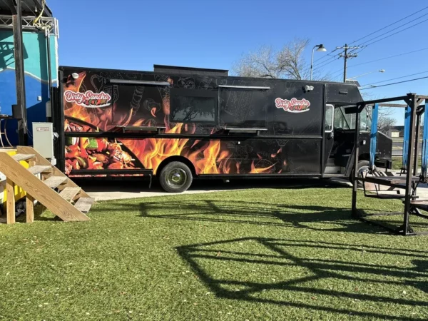 THIS IS A 22 FOOT KITCHEN FOOD TRUCK FOR 2025 custom build 956-890-5400 - Image 4